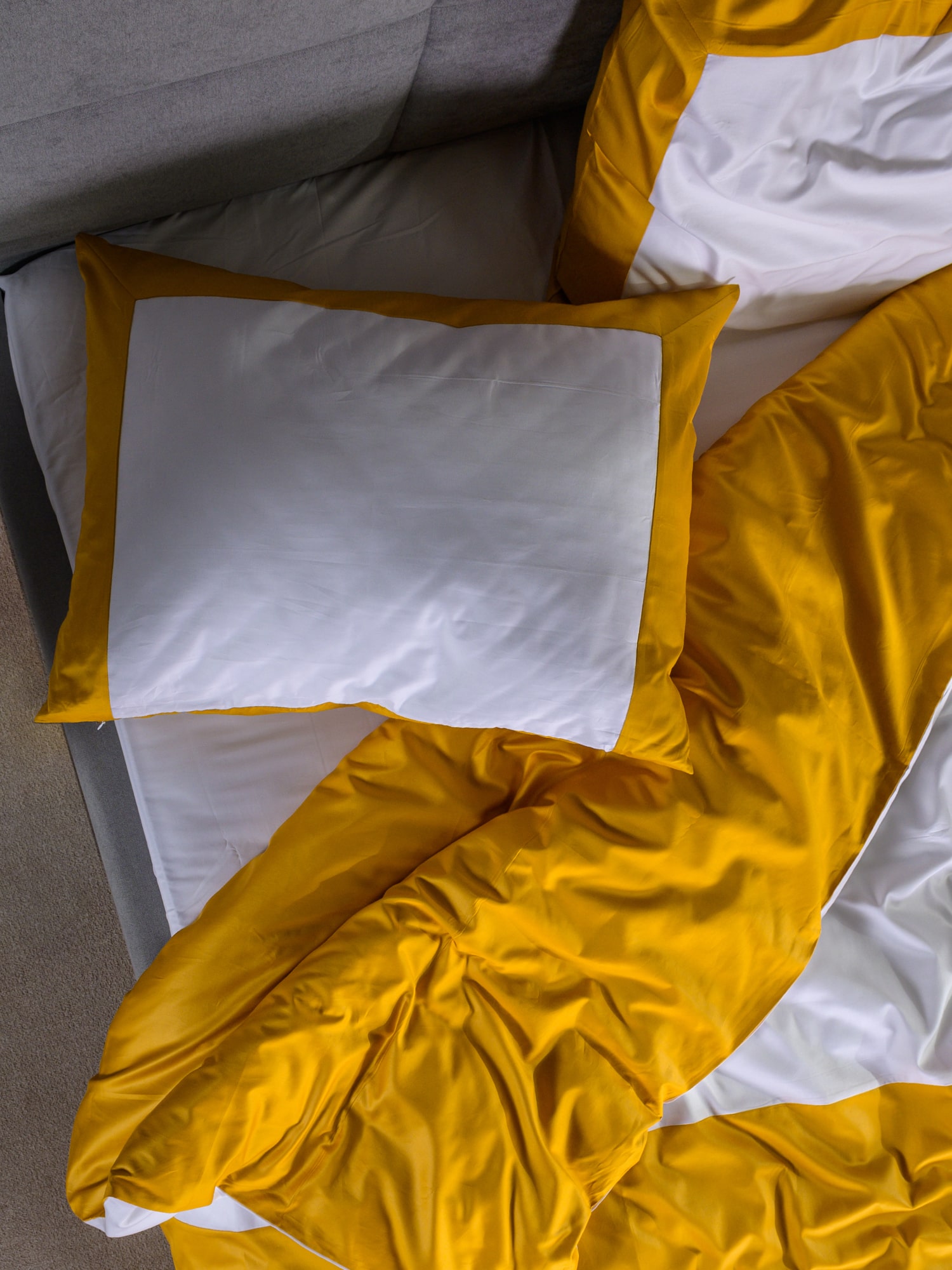 posteljina bound bijela zlatna žuta
