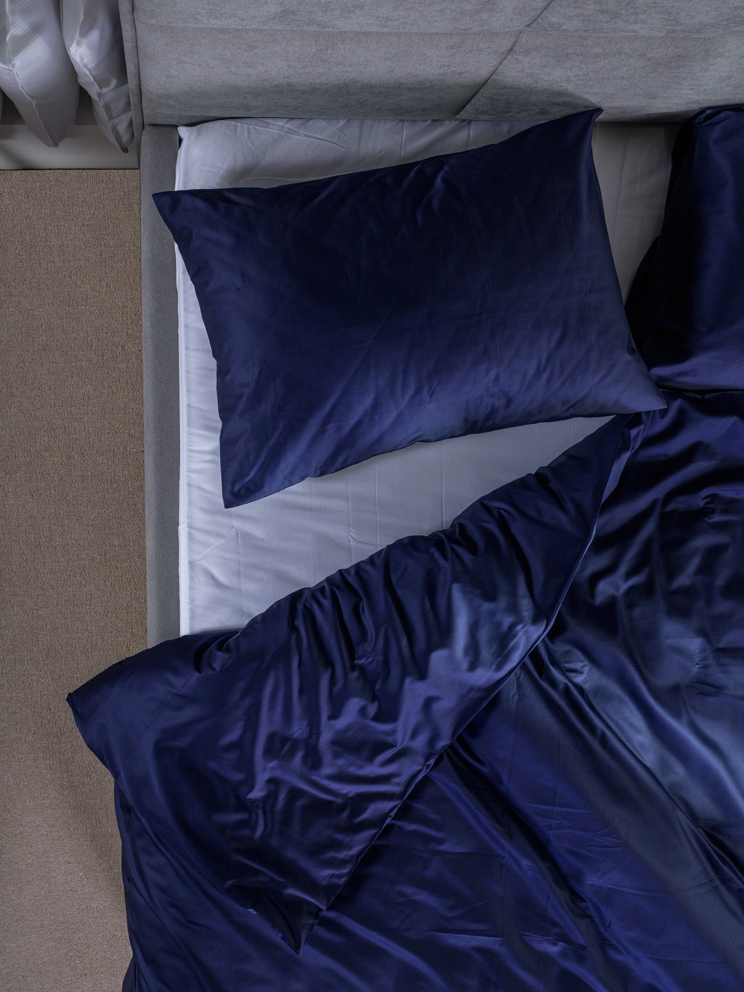 posteljina tamno plava