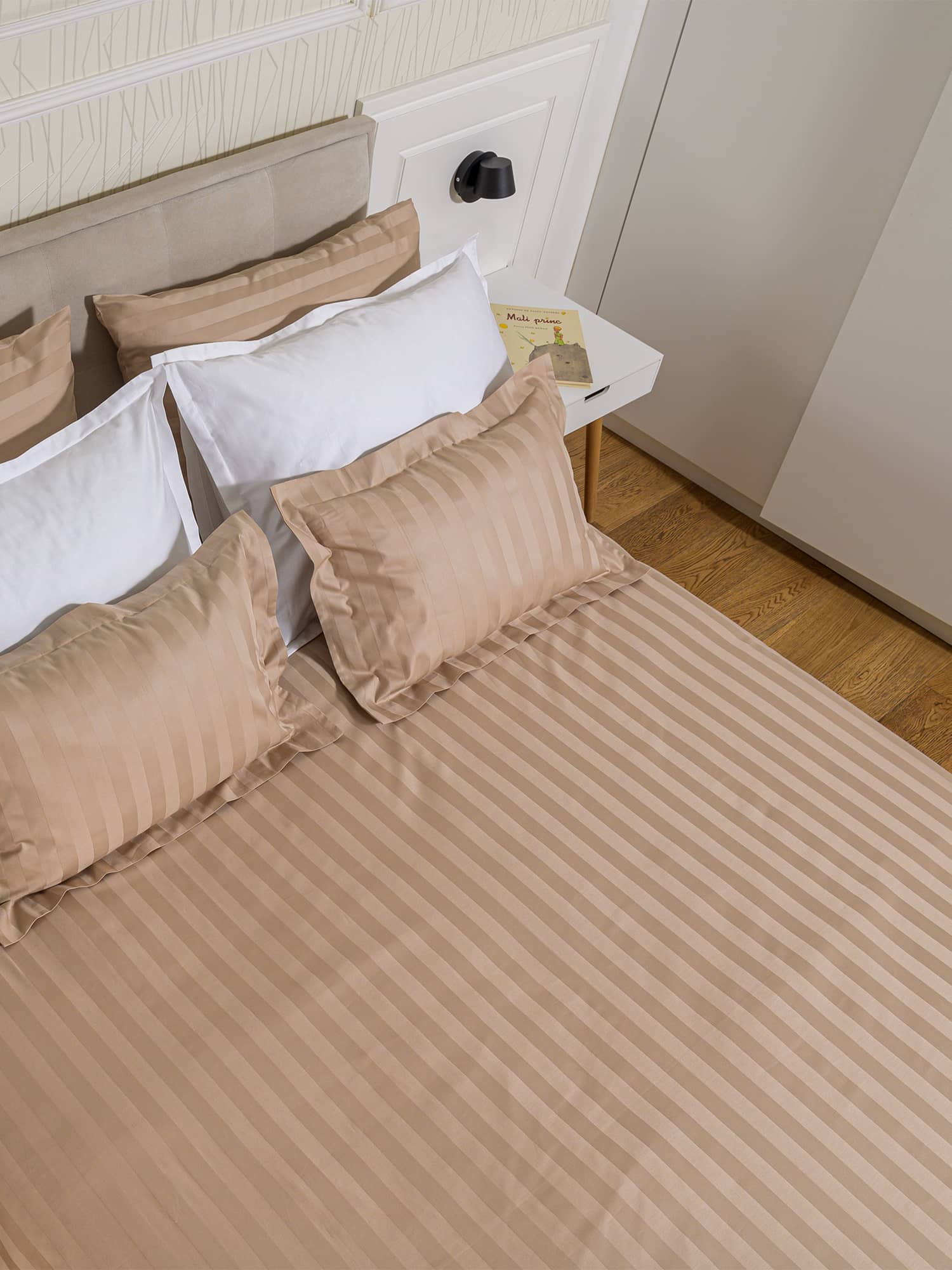 posteljina bež beige sand pijesak boja pruge damast 100 posto pamuk sjajna posteljina za apartmane