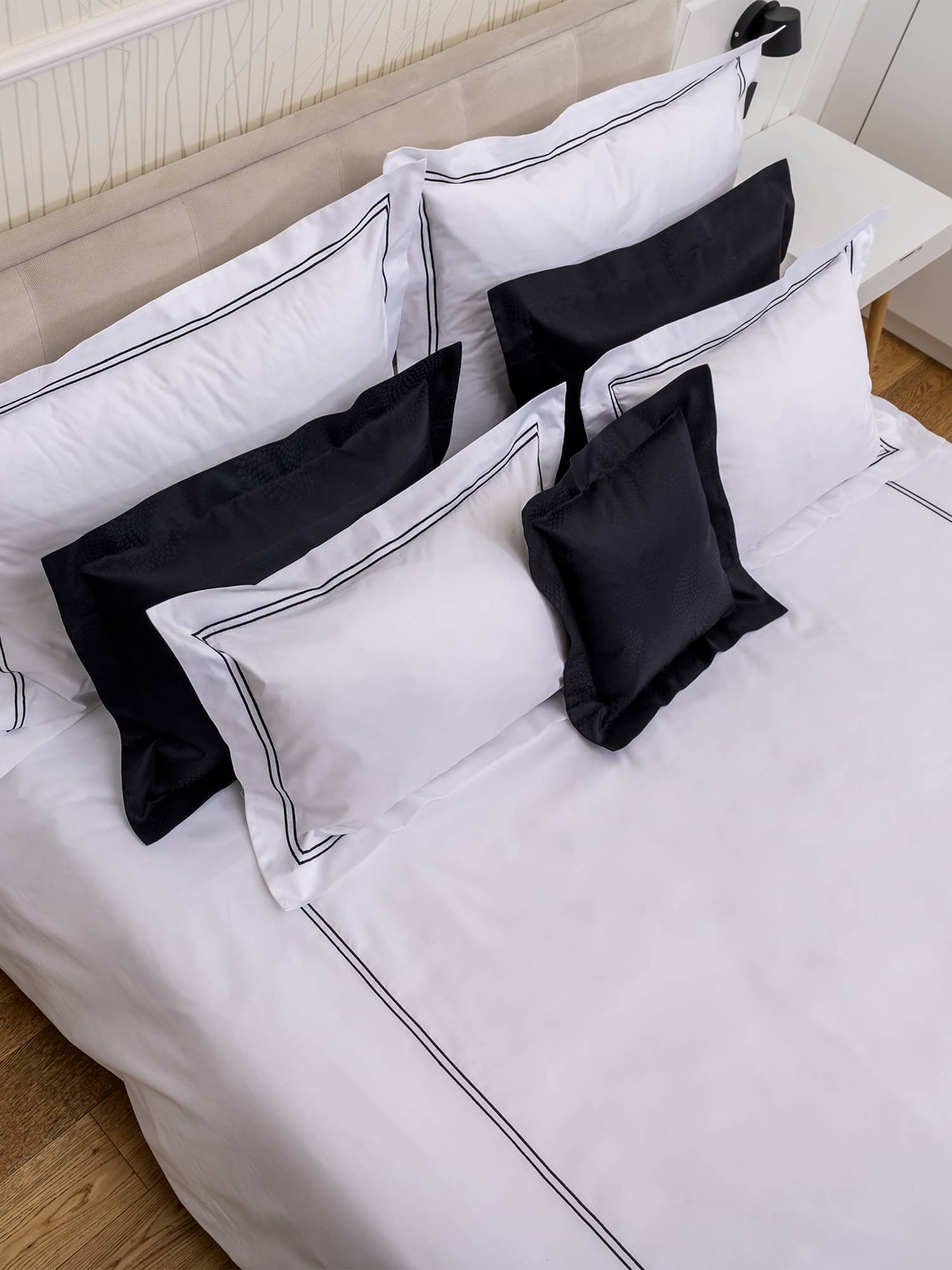 posteljina feston luksuzna 100 posto pamuk damast sjajna bijela crni konac frette
